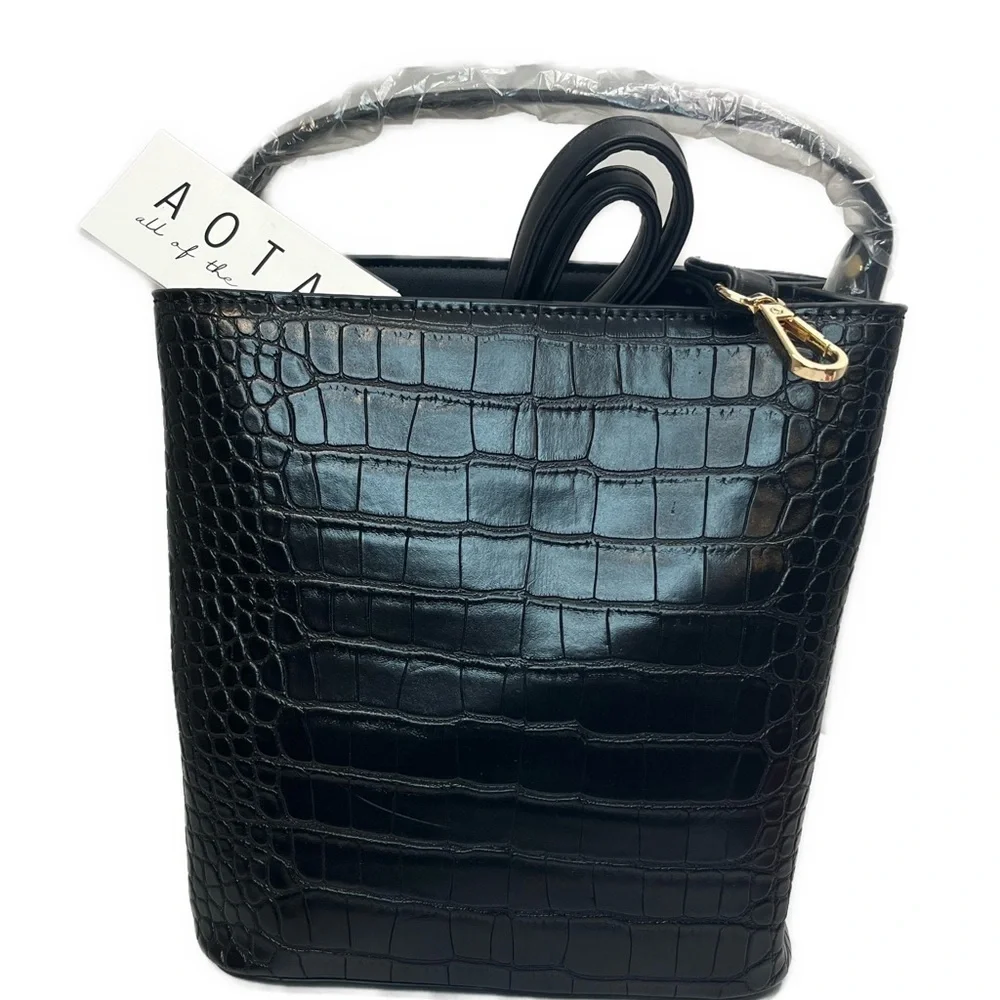 Aota Elena Bucket Bag Black Vegan Leather Crocodile Embossed-Crossbody Strap-NWT - Picture 4 of 11